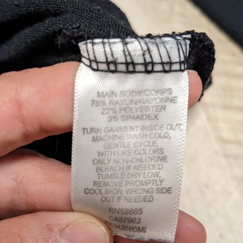 Free Press Black Sweater Top Reads Snug Life Size Small - Picture 5 of 8